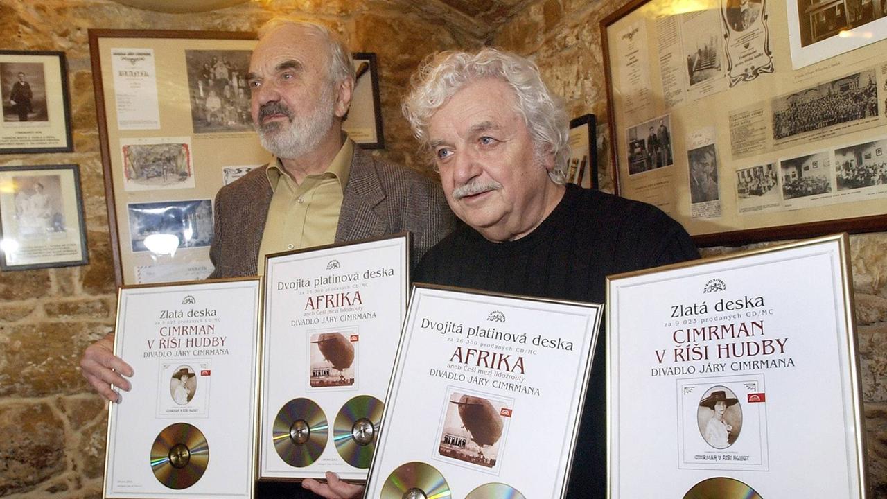 The authors and actors Ladislav Smoljak and Zdenek Sverak (left) being presented Platinum and Gold Albums for the record sales of their plays. 10 March 2005 Prague CTKPhotoFO01225508 PUBLICATIONxINxGERxSUIxAUTxONLY vol 1 The authors and actors Ladislav Smoljak and Zdenek Sverak (left) being presented Platinum and Gold Albums for the record sales of their plays. 10 March 2005 Prague CTKPhotoFO01225508 PUBLICATIONxINxGERxSUIxAUTxONLY vol 1