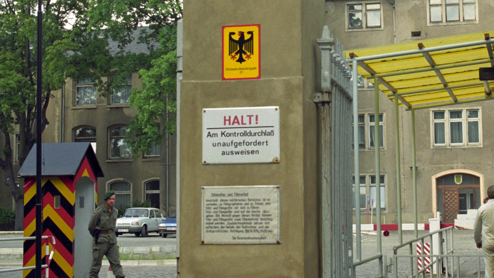 Der Eingang zu einer Bundeswehrkaserne (Archivbild)