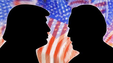 Eine Bildmontage zeigt die Schattenumrisse von Donald J. Trump und Joe Biden vor US-Flaggen.