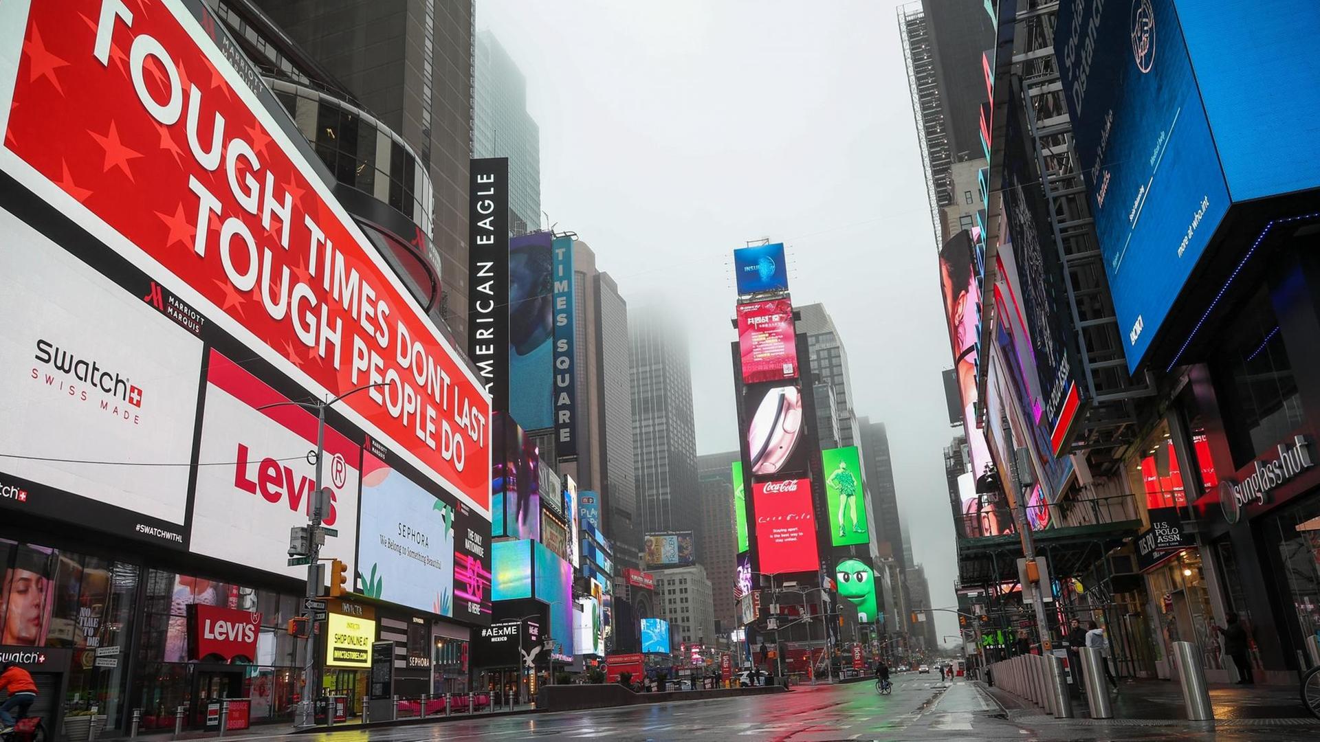 New York am 29.3.2020: Der sonst so belebte Times Square wirkt wie leergefegt. New York am 29.3.2020: Der sonst so belebte Times Square wirkt wie leergefegt.