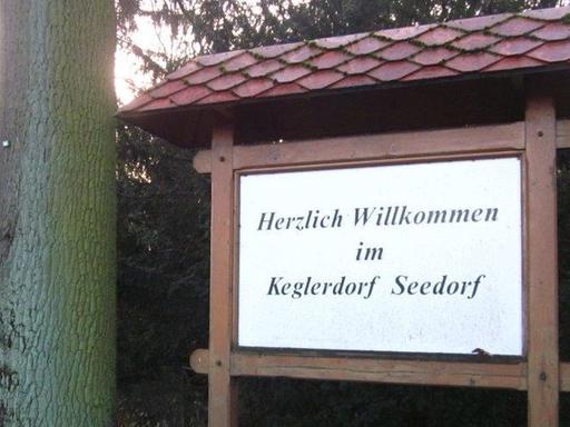 Das Schild am Ortseingang von Seedorf in Brandenburg.