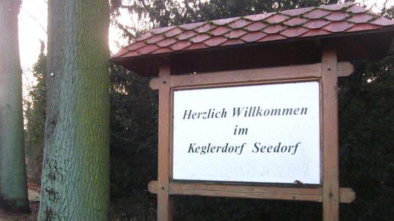 Das Schild am Ortseingang von Seedorf in Brandenburg.