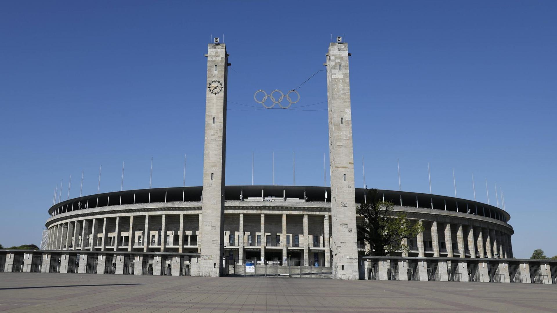 Frontalansicht des Olympiastadions in Berlin. Frontalansicht des Olympiastadions in Berlin.