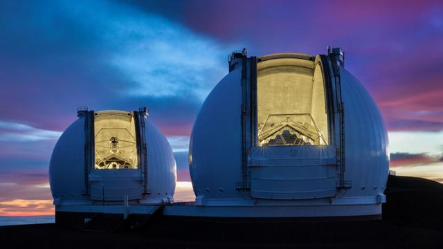Die beiden Keck-Teleskope mit segmentierten Spiegeln
