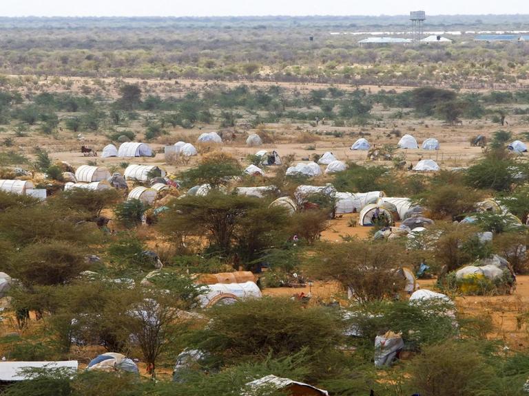 Selbst-organisiertes Flüchtlingscamp am Rande des Flüchtlingslagers Dadaab in Kenia