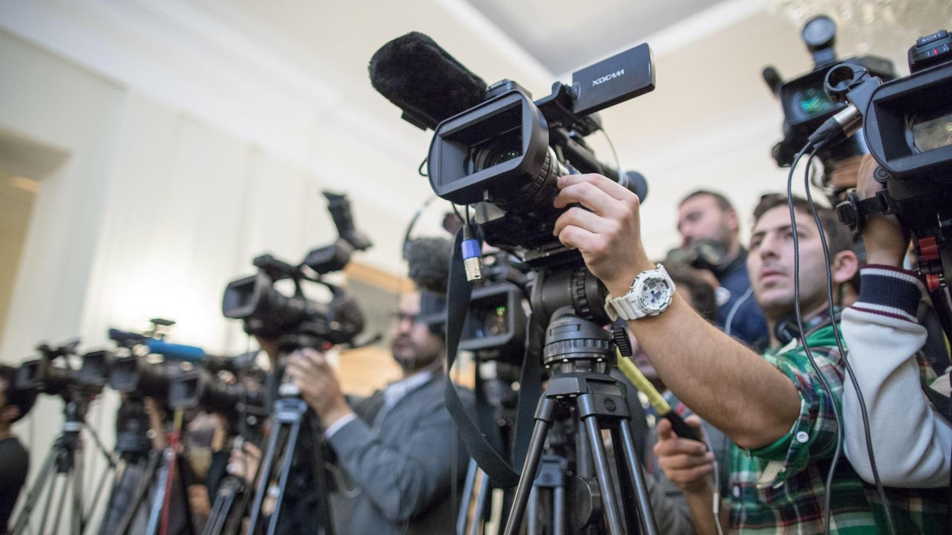 Journalisten - iranische und ausländische - bei einer Pressekonferenz in Teheran