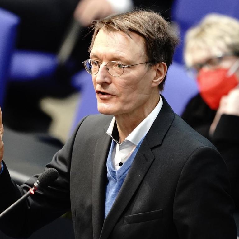 Gesundheitsexperte Karl Lauterbach (SPD) spricht bei einer Sitzung des Bundestags