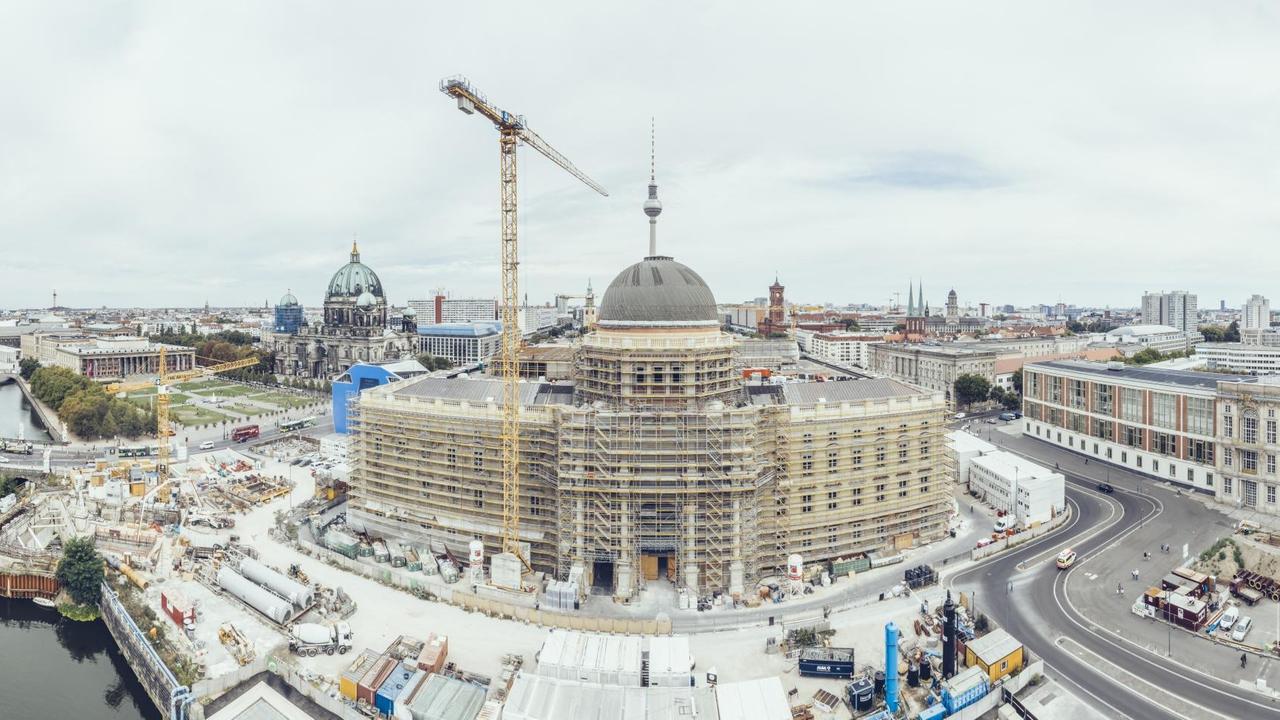 Luftaufnahme vom Humboldt Forum. Im Hintergrund Berlin. Luftaufnahme vom Humboldt Forum. Im Hintergrund Berlin.