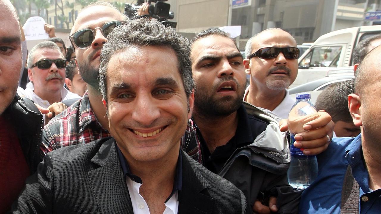 Der Komiker Bassem Youssef auf dem Weg zum gericht (Bild: picture alliance / dpa) Der Komiker Bassem Youssef auf dem Weg zum gericht (Bild: picture alliance / dpa)