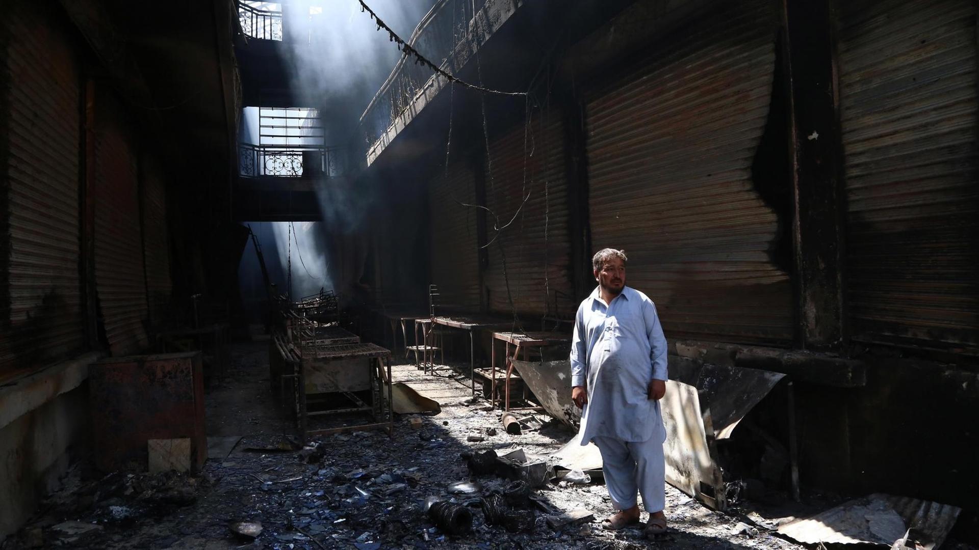 Zerstört, ausgebrannt: Ein Haus in Ghasni. Die afghanische Provinzhauptstadt wurde von den Taliban überrannt (15.8.2018). |