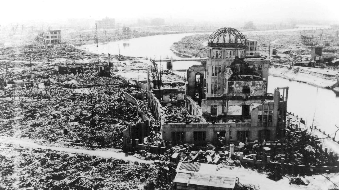 Die japanische Stadt Hiroshima nach dem Abwurf der der US-amerikanischen Atombombe "Little Boy" am 06. August 1945