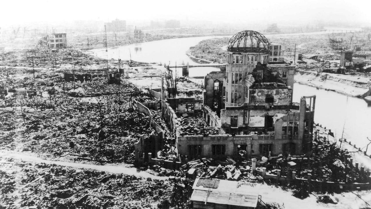 Die japanische Stadt Hiroshima nach dem Abwurf der der US-amerikanischen Atombombe "Little Boy" am 06. August 1945 Die japanische Stadt Hiroshima nach dem Abwurf der der US-amerikanischen Atombombe "Little Boy" am 06. August 1945