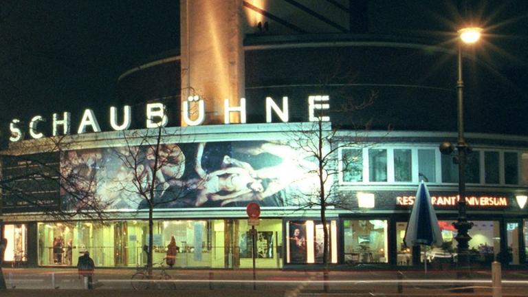 Die Berliner Schaubühne am Lehniner Platz wurde von Jürgen Sawade von 1975 bis 1981 umgestaltet. Die Berliner Schaubühne am Lehniner Platz wurde von Jürgen Sawade von 1975 bis 1981 umgestaltet.
