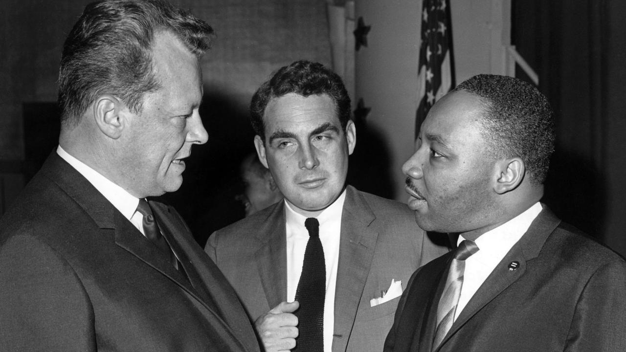 Willy Brandt (l), der regierende Bürgermeister von Berlin, trifft am 15.05.1964 in New York den Bürgerrechtler Dr. Martin Luther King (r).