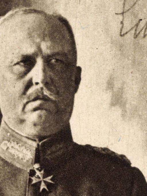 Offizielles Porträt von Generalfeldmarschall Erich Friedrich Wilhelm Ludendorff in typischer Uniform.