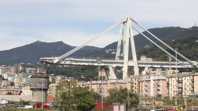 Die Überreste der Autobahnbrücke in Genua nach dem Einsturz am 14. August