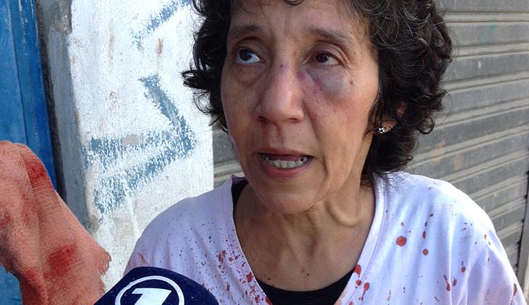 Maria da Penha ist schwer gezeichnet von dem Polizeieinsatz in der Favela. Maria da Penha ist schwer gezeichnet von dem Polizeieinsatz in der Favela.