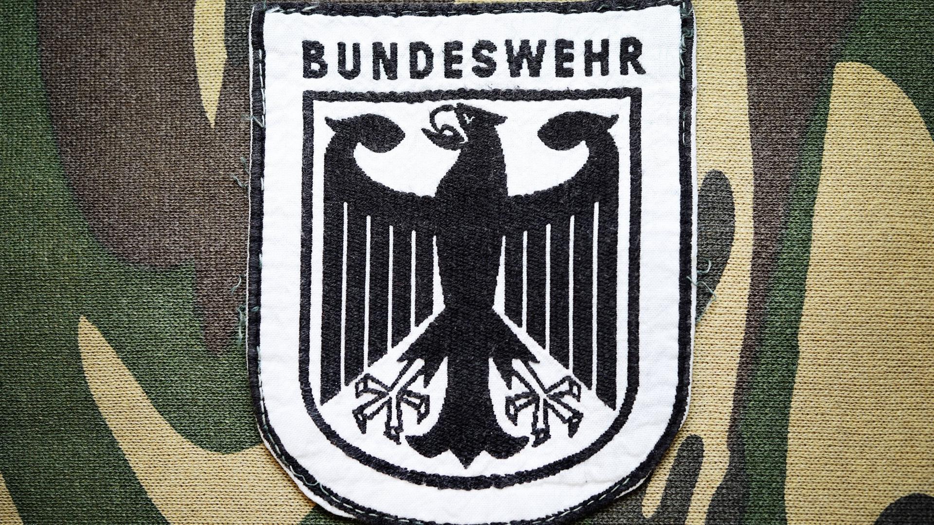 Ein Bundeswehr-Abzeichen auf einer Uniform. Ein Bundeswehr-Abzeichen auf einer Uniform.
