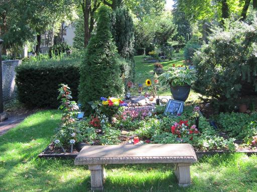 Grabstein von Rio Reiser auf dem St. Matthäus-Friedhof in Berlin-Schöneberg