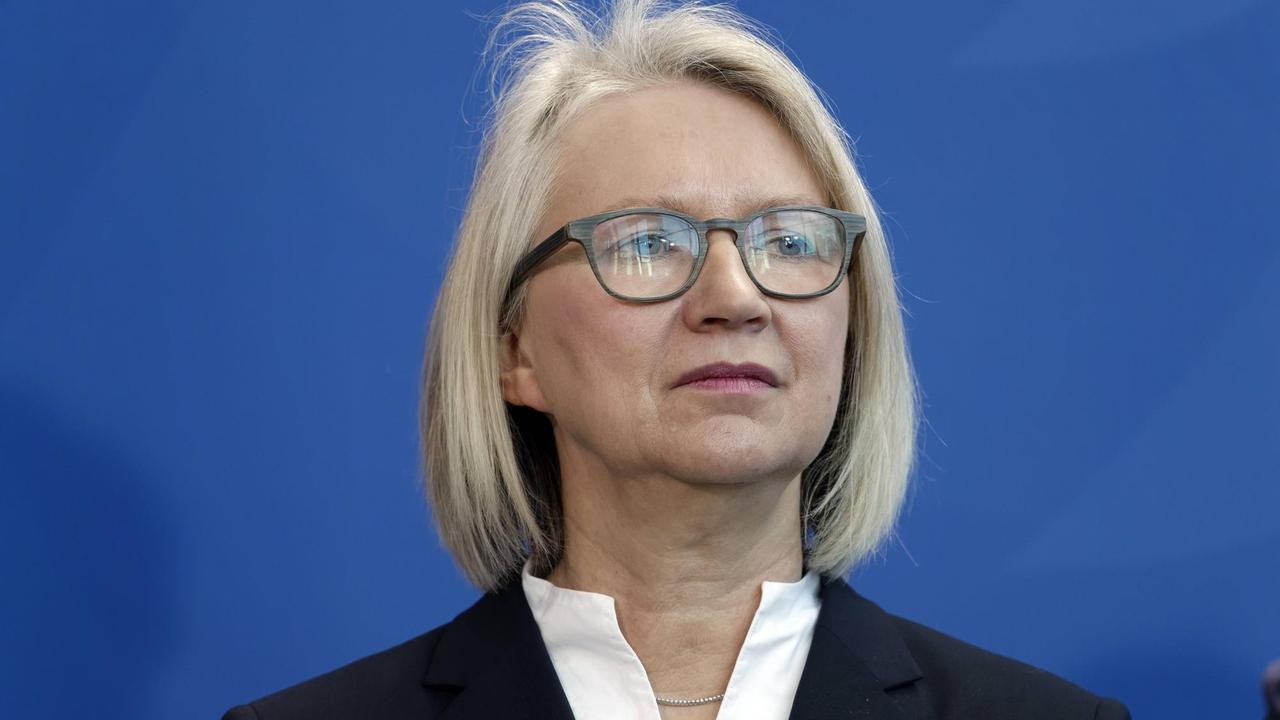 fachkr-ftemangel-wirtschaftsweise-schnitzer-netto-zuwanderung-von