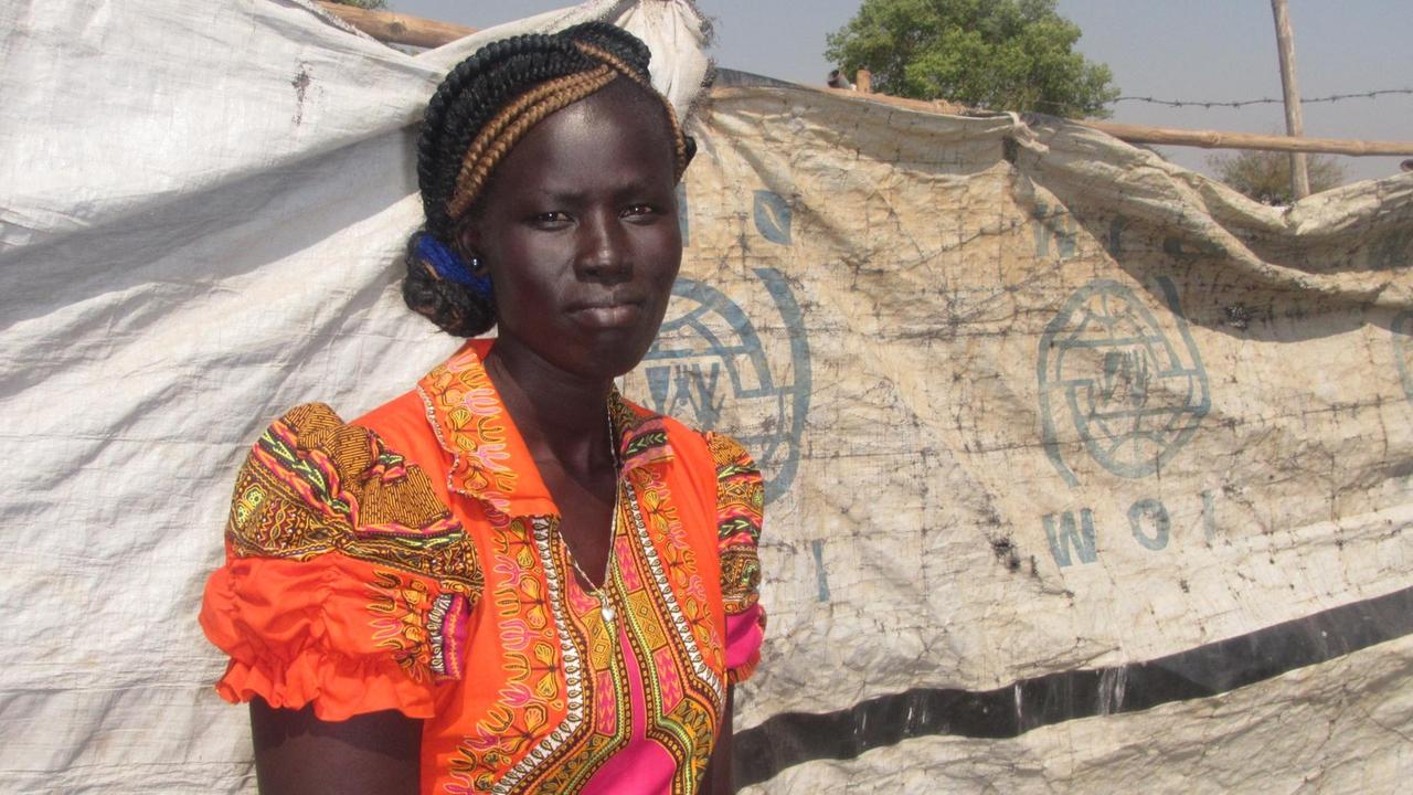  Die Südsudanesin Becky liebt in einem Flüchtlingslager am Rand von Juba
