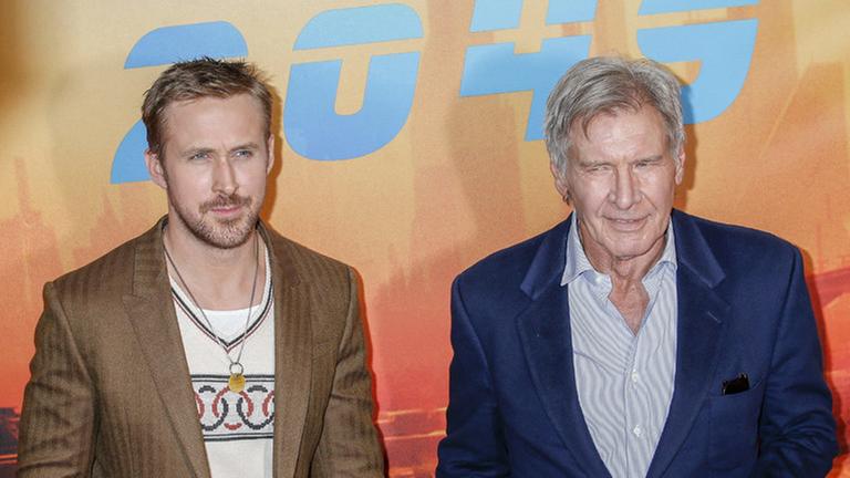 In "Blade Runner 2049" trifft der neue Replikanten-Jäger Ryan Gosling auf den ergrauten Veteranen alias Harrison Ford. In "Blade Runner 2049" trifft der neue Replikanten-Jäger Ryan Gosling auf den ergrauten Veteranen alias Harrison Ford.