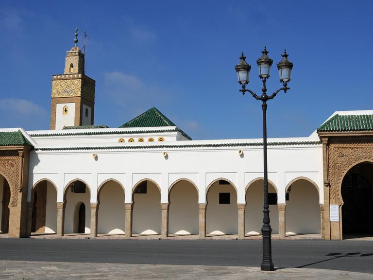 Auf dem großen Areal um den Königspalast in Rabat / Marokko steht diese Freitagsmoschee.