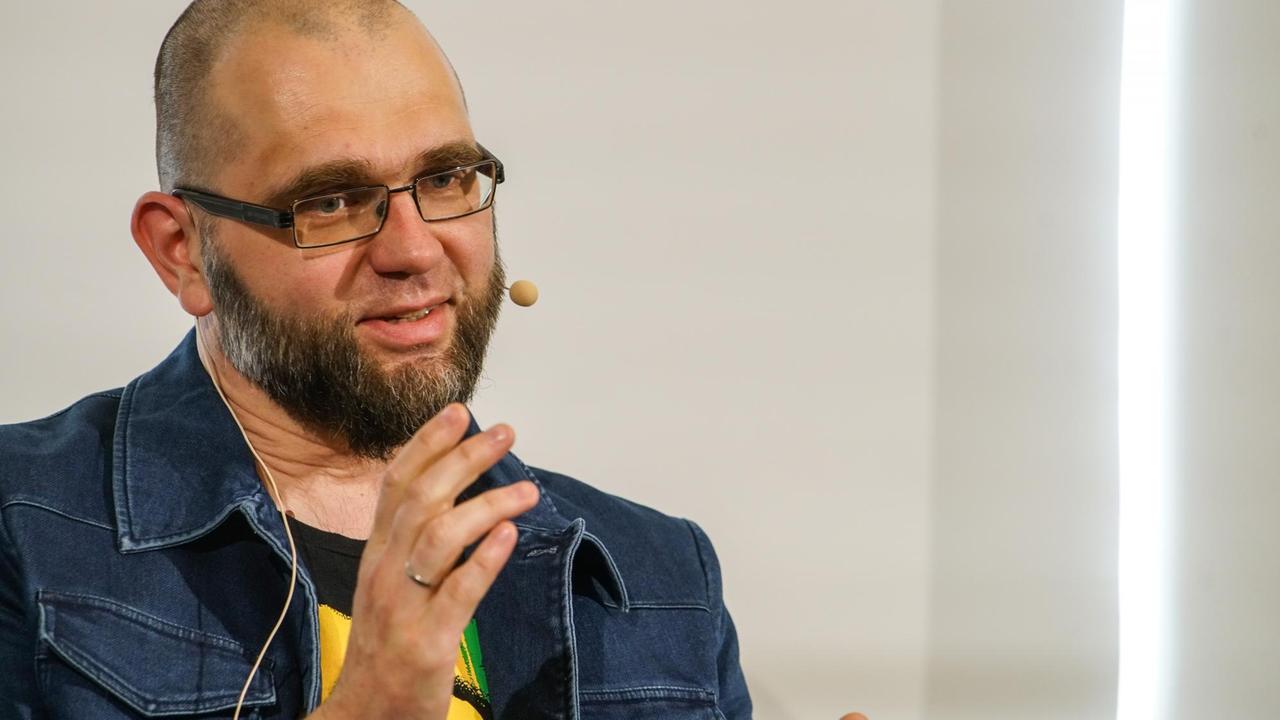 Der Schriftsteller Laurynas Katkus beim Europäischen Autoren-Gipfel 2018 Der Schriftsteller Laurynas Katkus beim Europäischen Autoren-Gipfel 2018