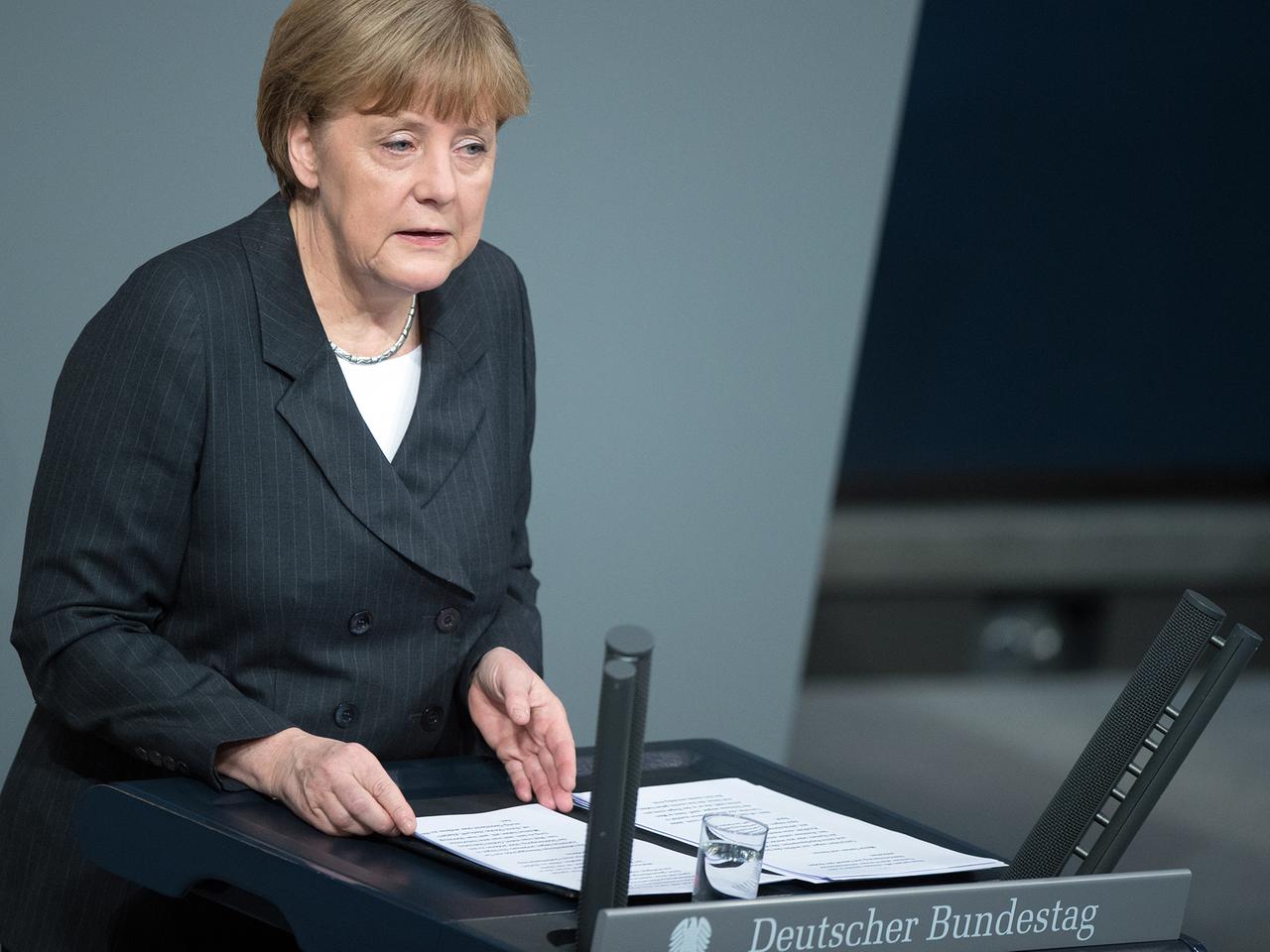 Bundeskanzlerin Angela Merkel (CDU) spricht am 15.01.2015 im Bundestag in Berlin.