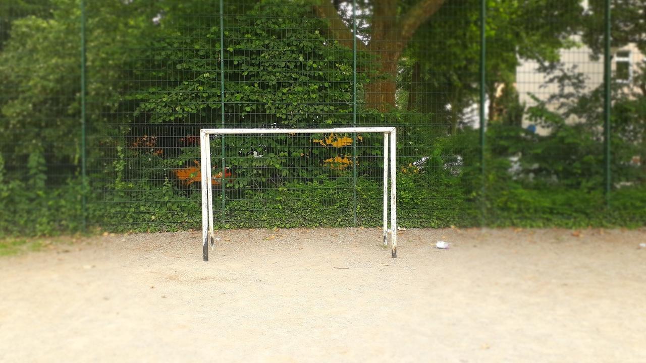 Blick auf den Bolzplatz in der Olgastraße in Gelsenkirchen. Blick auf den Bolzplatz in der Olgastraße in Gelsenkirchen.