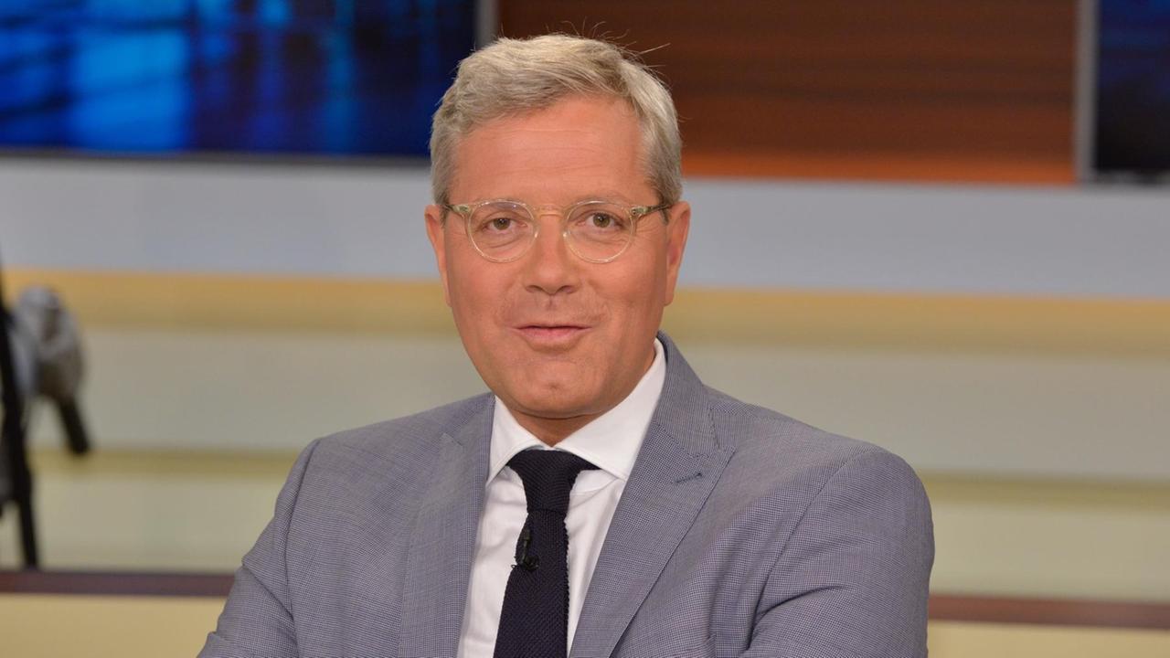 Der CDU-Außenpolitiker Norbert Röttgen bei der Talkshow Anne Will Der CDU-Außenpolitiker Norbert Röttgen bei der Talkshow Anne Will