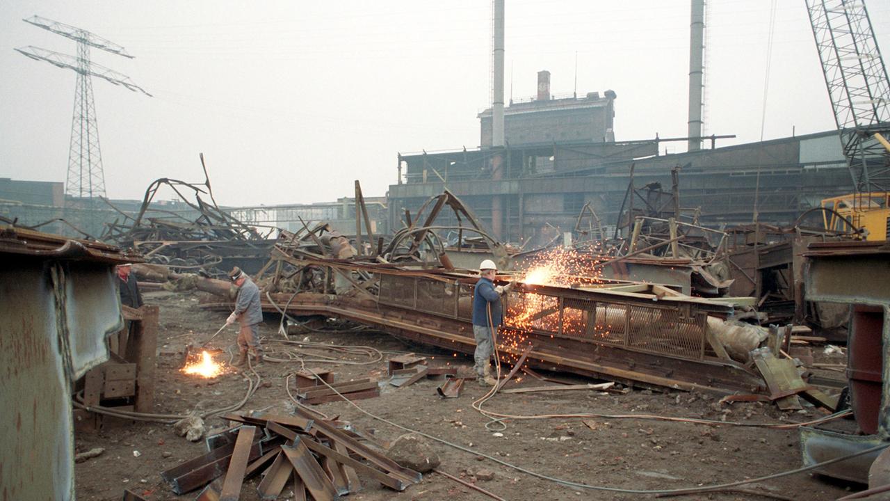 Das Stahl- und Walzwerk Riesa Anfang der 1990er-Jahre Das Stahl- und Walzwerk Riesa Anfang der 1990er-Jahre