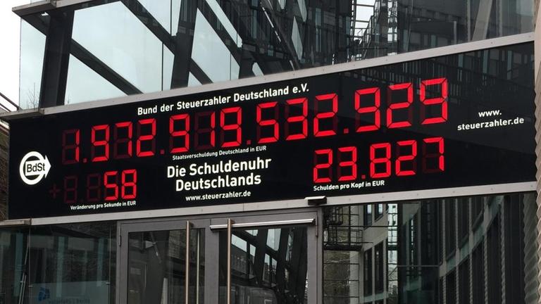 Die Schuldenuhr rutscht unter die 2-Billionen-Grenze Die Schuldenuhr rutscht unter die 2-Billionen-Grenze