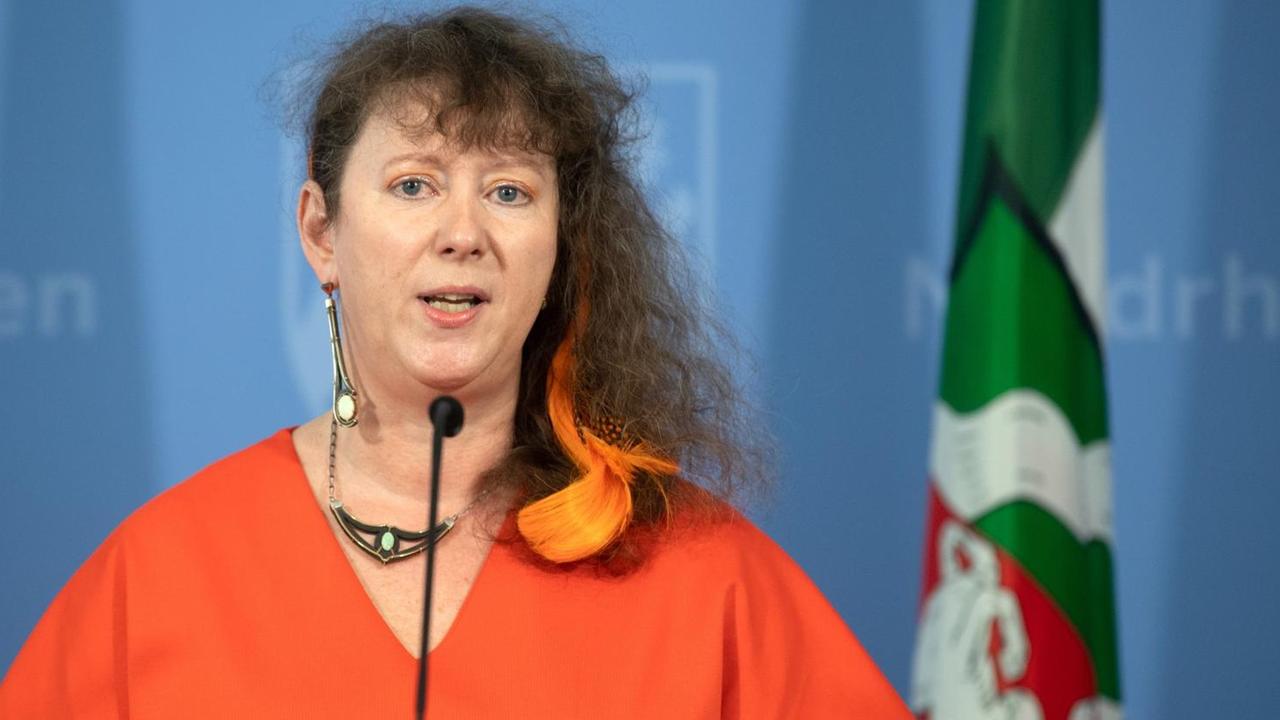 Andrea Milz (CDU), NRW-Staatssekretärin für Sport und Ehrenamt, spricht während einer Pressekonferenz Andrea Milz (CDU), NRW-Staatssekretärin für Sport und Ehrenamt, spricht während einer Pressekonferenz