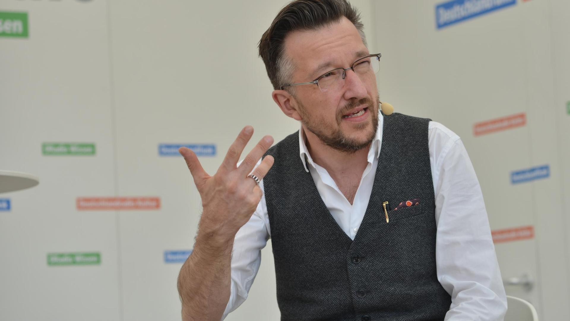 Lukas Bärfuss zu Gast beim "Bücherfrühling" von Deutschlandradio Kultur Lukas Bärfuss zu Gast beim "Bücherfrühling" von Deutschlandradio Kultur