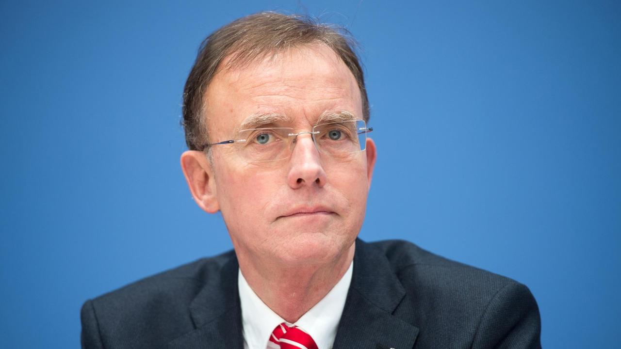 Gerd Landsberg, Hauptgeschäftsführer des Deutschen Städte- und Gemeindebundes. Gerd Landsberg, Hauptgeschäftsführer des Deutschen Städte- und Gemeindebundes.