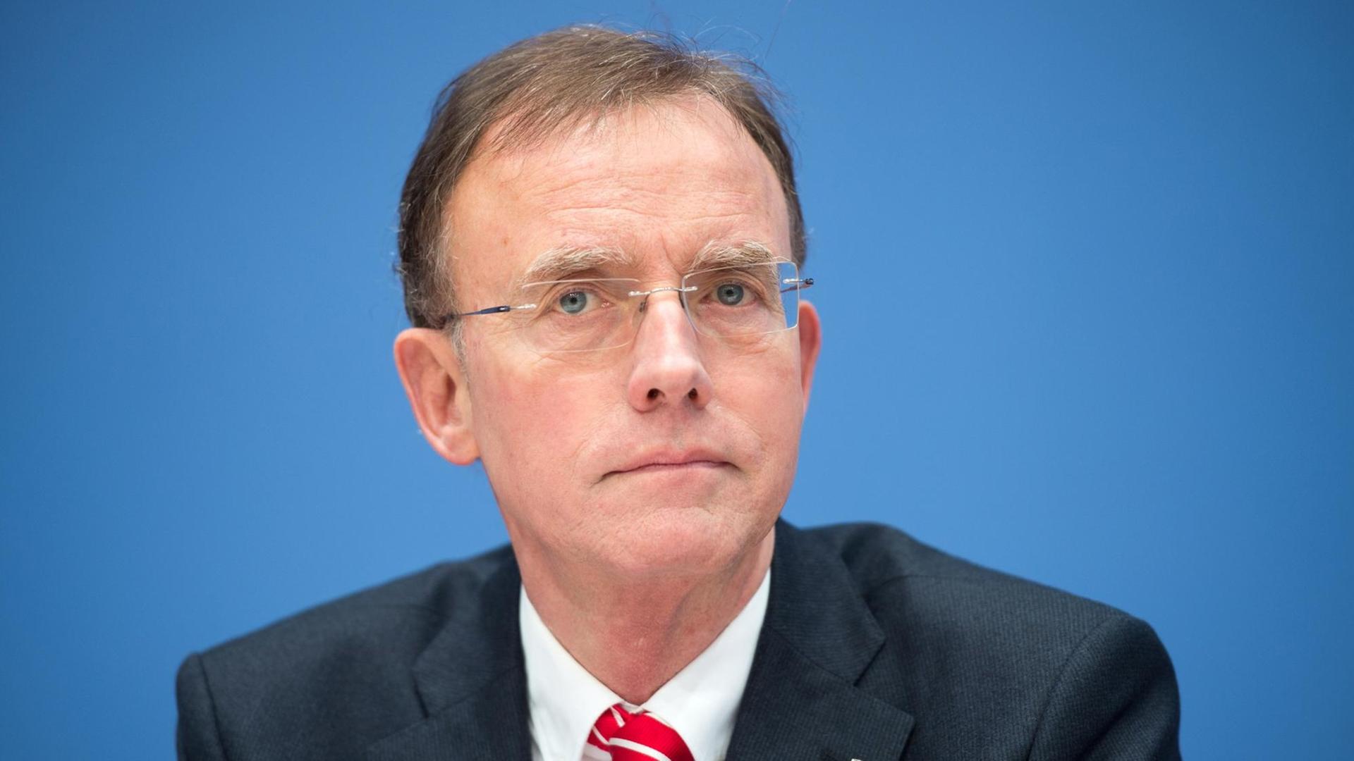 Gerd Landsberg, Hauptgeschäftsführer des Deutschen Städte- und Gemeindebundes. Gerd Landsberg, Hauptgeschäftsführer des Deutschen Städte- und Gemeindebundes.