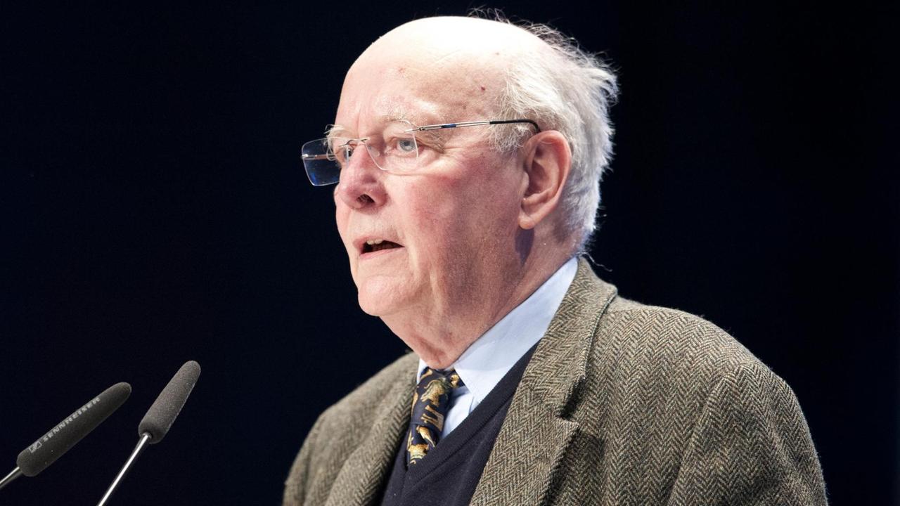 Carl Christian von Weizsäcker bei einem Vortrag zur Gesundheitspolitik beim Parteitag der AfD im Jahr 2015 in Bremen Carl Christian von Weizsäcker bei einem Vortrag zur Gesundheitspolitik beim Parteitag der AfD im Jahr 2015 in Bremen