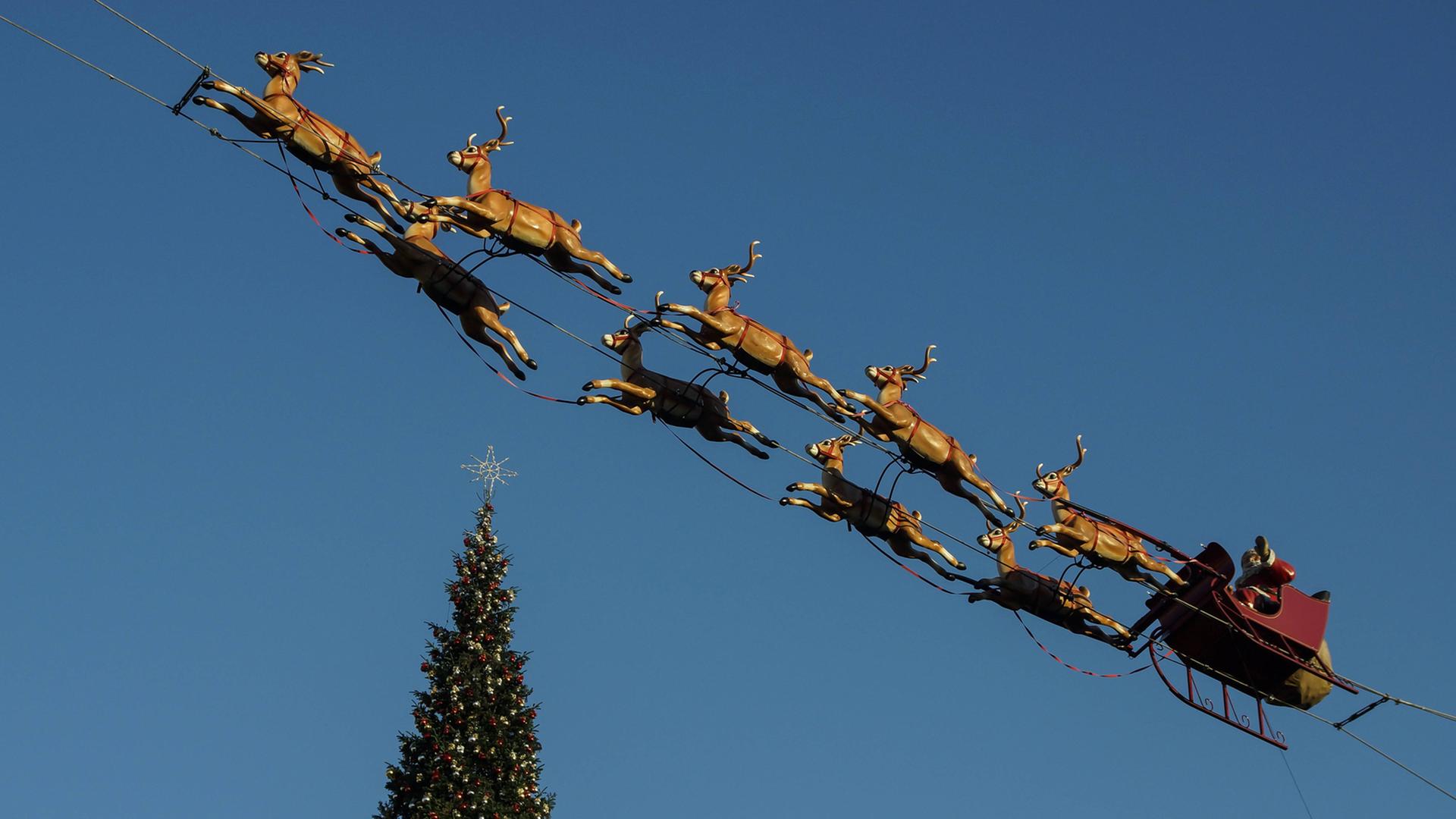 Santa Claus mit Schlitten und Rentieren Santa Claus mit Schlitten und Rentieren