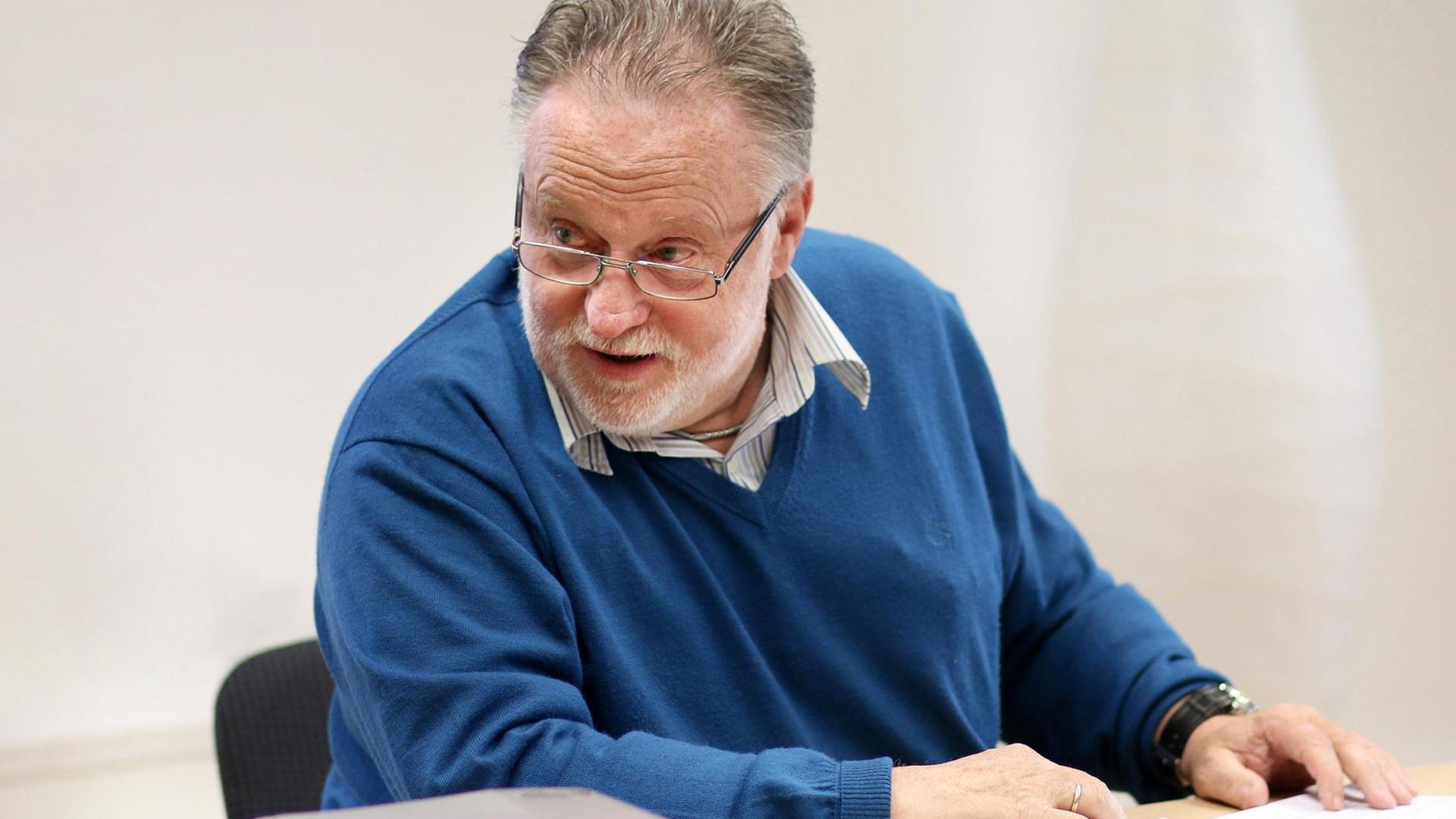 Portrait von Theo Mennecke. Portrait von Theo Mennecke.