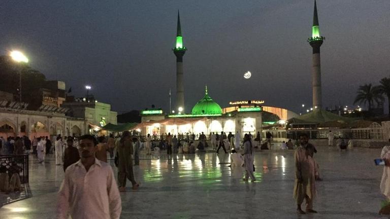 Der Data Durbar Schrein in Lahore am frühen Abend. Der Data Durbar Schrein in Lahore am frühen Abend.