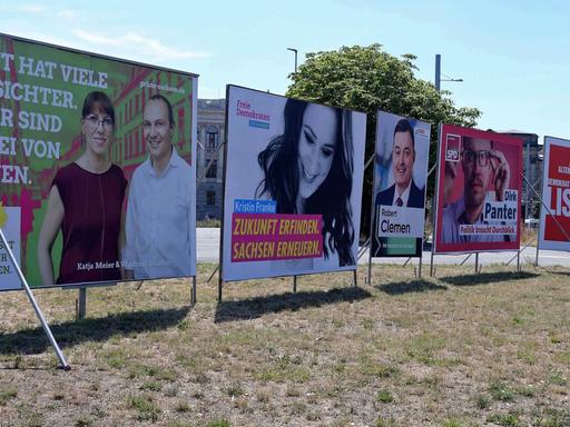 Plakate verschiedener Parteien für die Landtagswahl in Sachsen