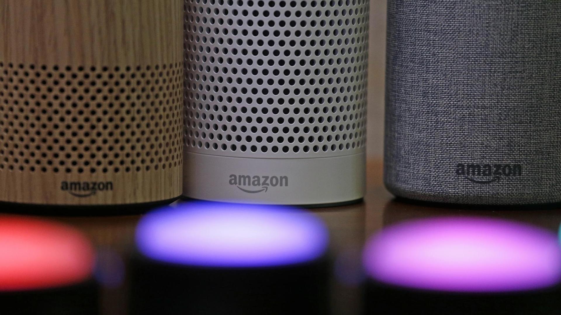 Smarte Lautsprecher von Amazon Echo mit eingebautem Sprachassistenten "Alexa". (AP Photo/Elaine Thompson, File) | Smarte Lautsprecher von Amazon Echo mit eingebautem Sprachassistenten "Alexa". (AP Photo/Elaine Thompson, File) |