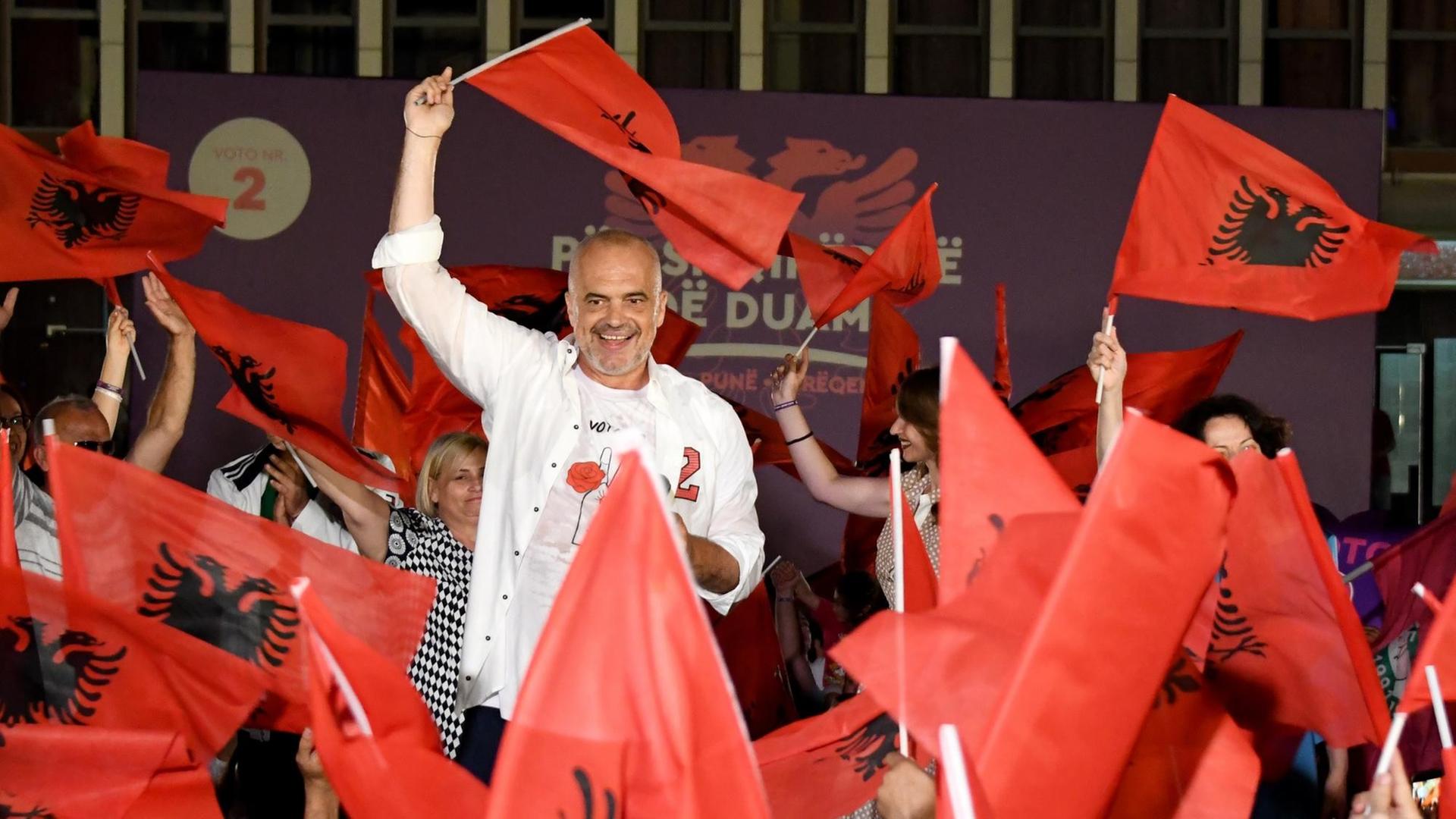 Albaniens Premierminister Edi Rama bei einer Wahlkampfveranstaltung in Durrës am 21.06.2017 Albaniens Premierminister Edi Rama bei einer Wahlkampfveranstaltung in Durrës am 21.06.2017
