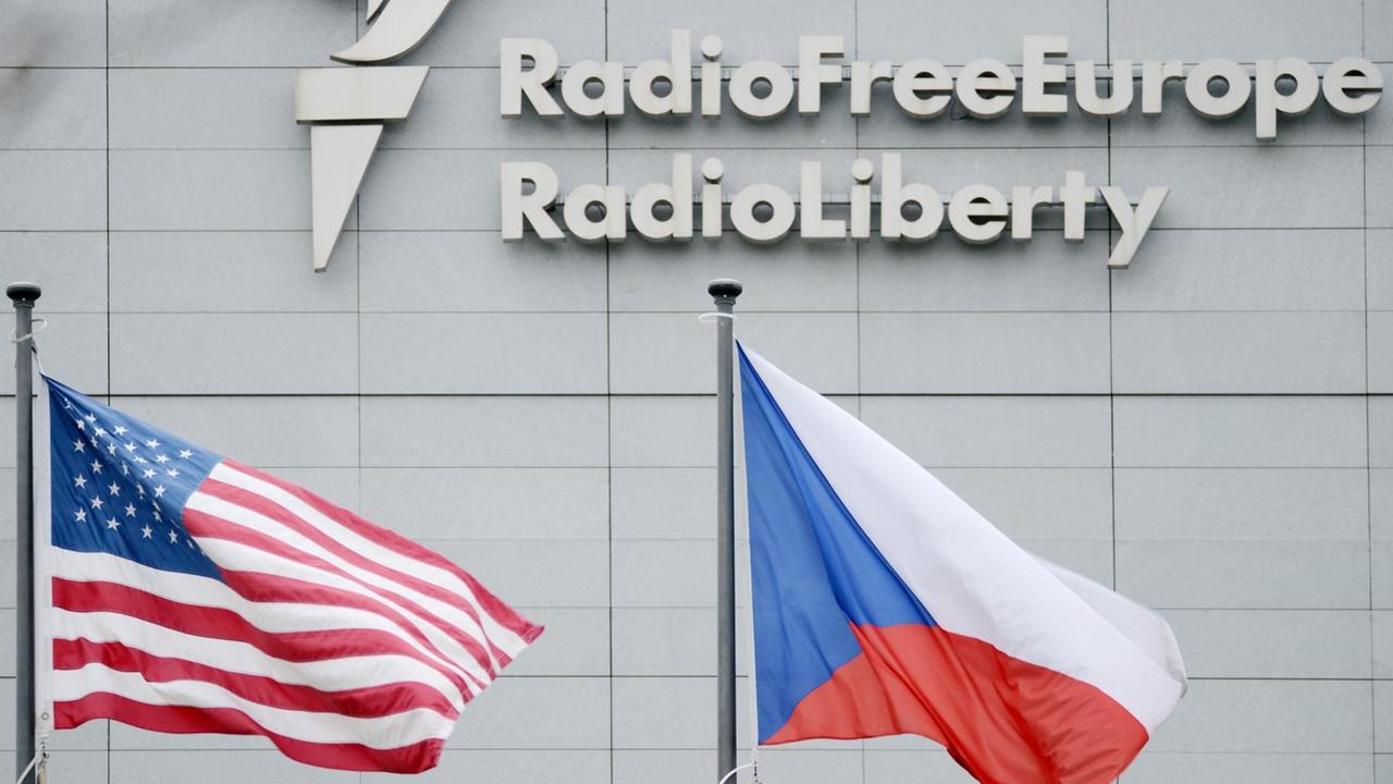Der amerikanische Sender Radio Free Europe gilt in Russland jetzt auch als "ausländischer Agent" Der amerikanische Sender Radio Free Europe gilt in Russland jetzt auch als "ausländischer Agent"