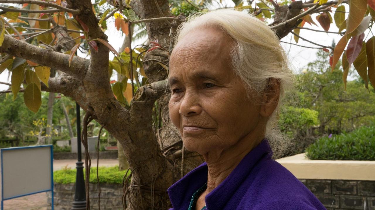 Die 80-jährige Pham Thi Thuan, Überlebende des Massakers von My Lai. Foto: Bennett Murray/dpa | Verwendung weltweit