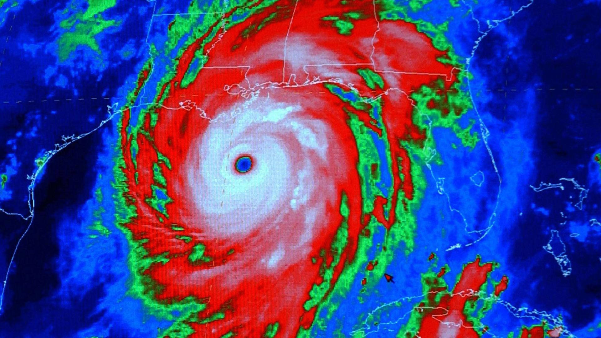 Satellitenbild von Hurrikan Katrina kurz bevor er die Küste von Florida erreicht. Am 29. August 2005 Satellitenbild von Hurrikan Katrina kurz bevor er die Küste von Florida erreicht. Am 29. August 2005