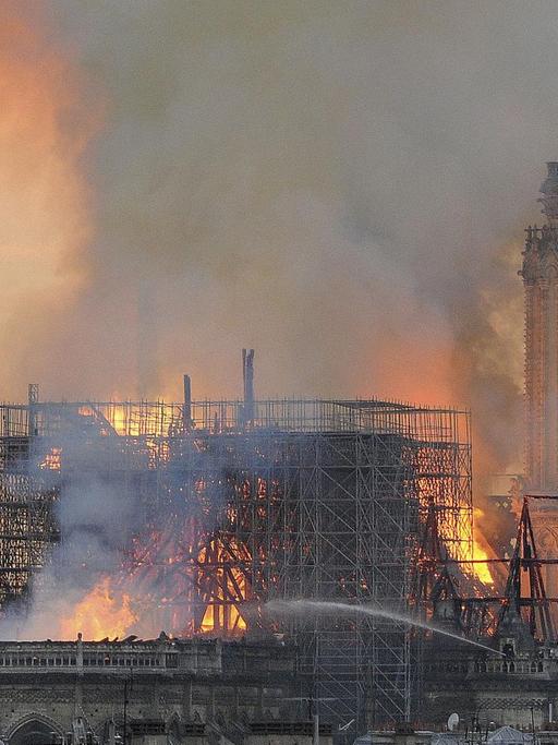 Brand der Pariser Kathedrale Notre-Dame im April 2019