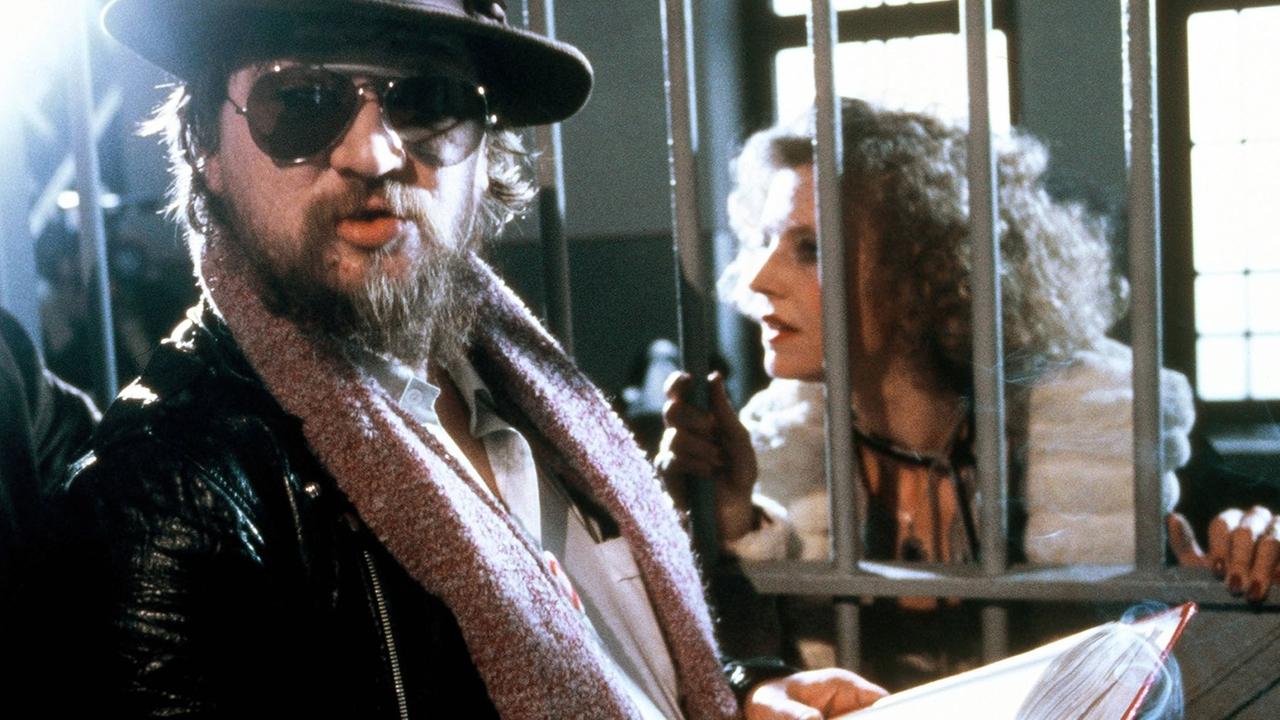 Das Bild zeigt den Regisseur Rainer Werner Fassbinder bei Filmaufnahmen. Das Bild zeigt den Regisseur Rainer Werner Fassbinder bei Filmaufnahmen.