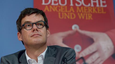 Der Autor Ralph Bollmann präsentiert am in Berlin sein neues Buch: "Die Deutsche. Angela Merkel und wir".